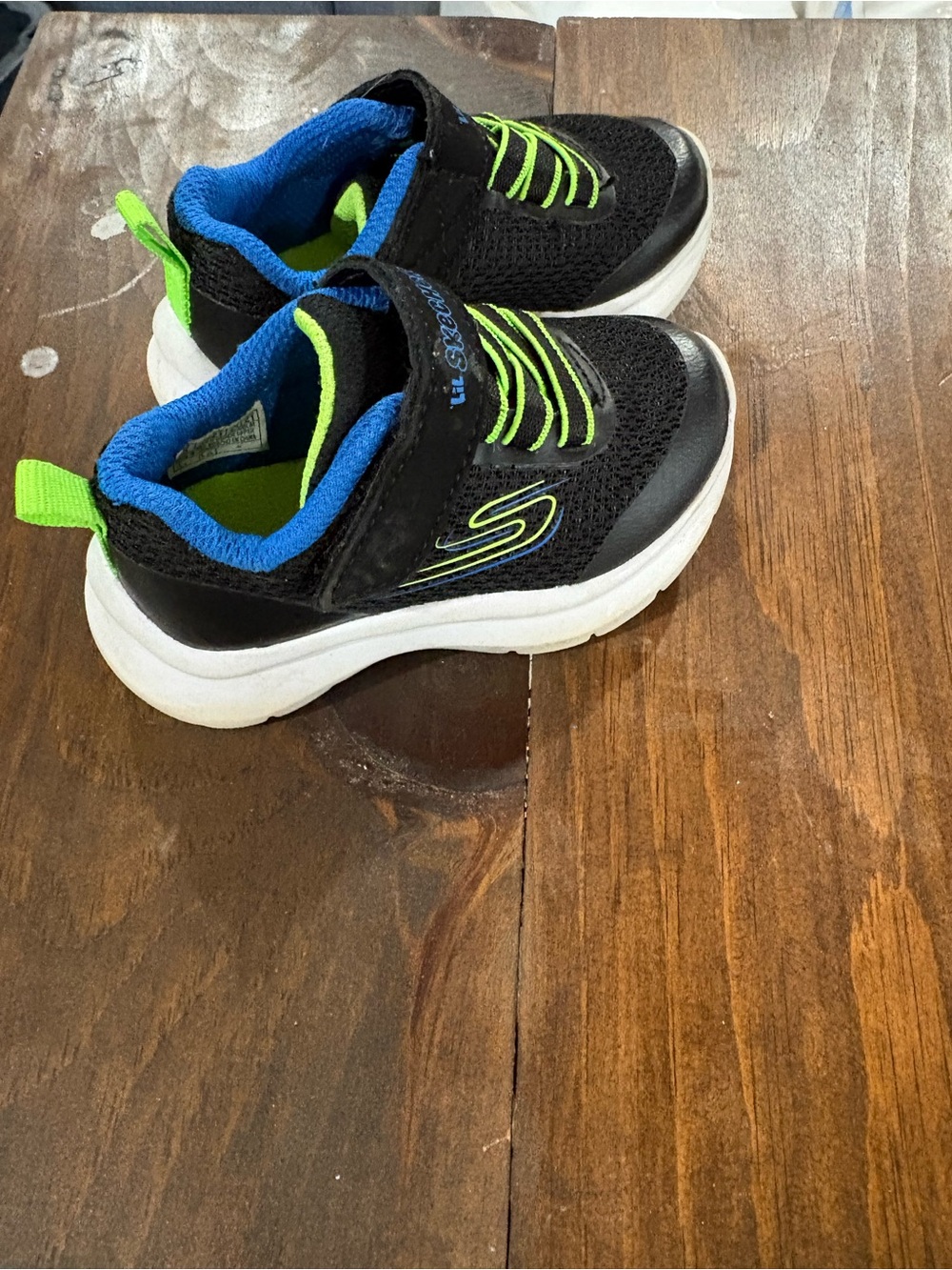 Lil’ Skechers toddler 5T sneakers